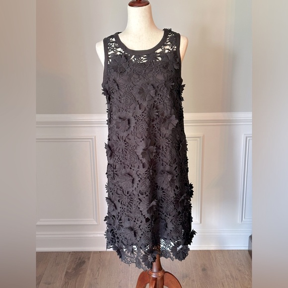 Halogen Dresses & Skirts - Halogen Black Floral Applique Sleeveless Dress